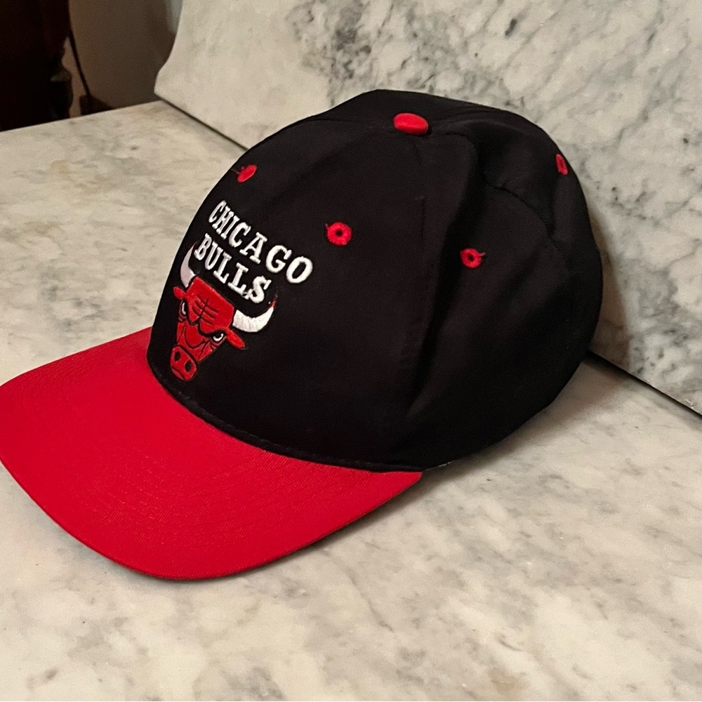 Vintage Chicago Bulls 90s NBA Official Licensed  Black and Red Cap